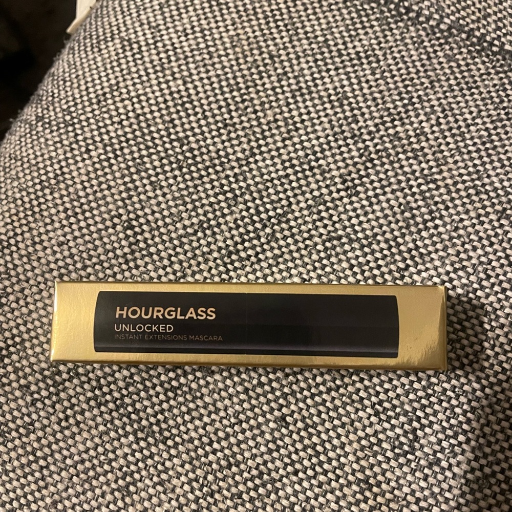 Hourglass Unlocked Ultra Black Mascara - mini tube